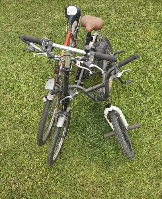 Três bicicletas para desocupar