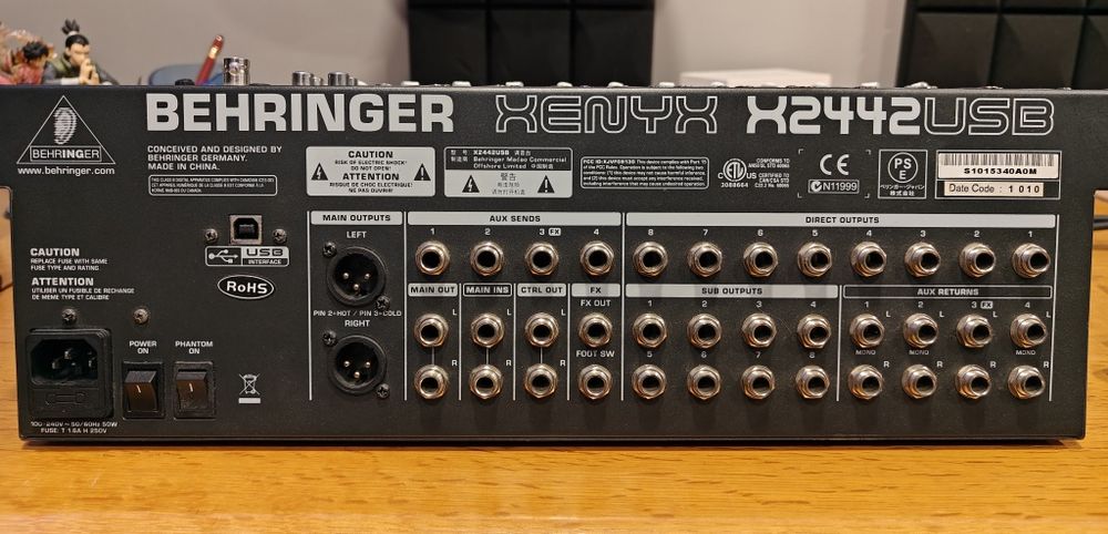 Mesa Behringer Xenyx X2442USB + Focusrite Scarlett 2i4 (com caixas)