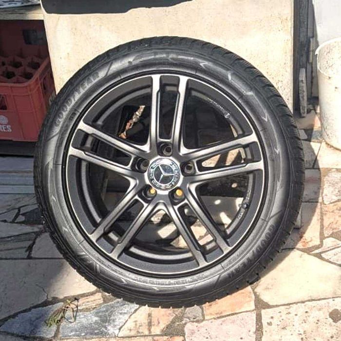 Jantes Originais Mercedes-Benz 17" + Pneus Goodyear 225/50 R17 (Como Novos)
