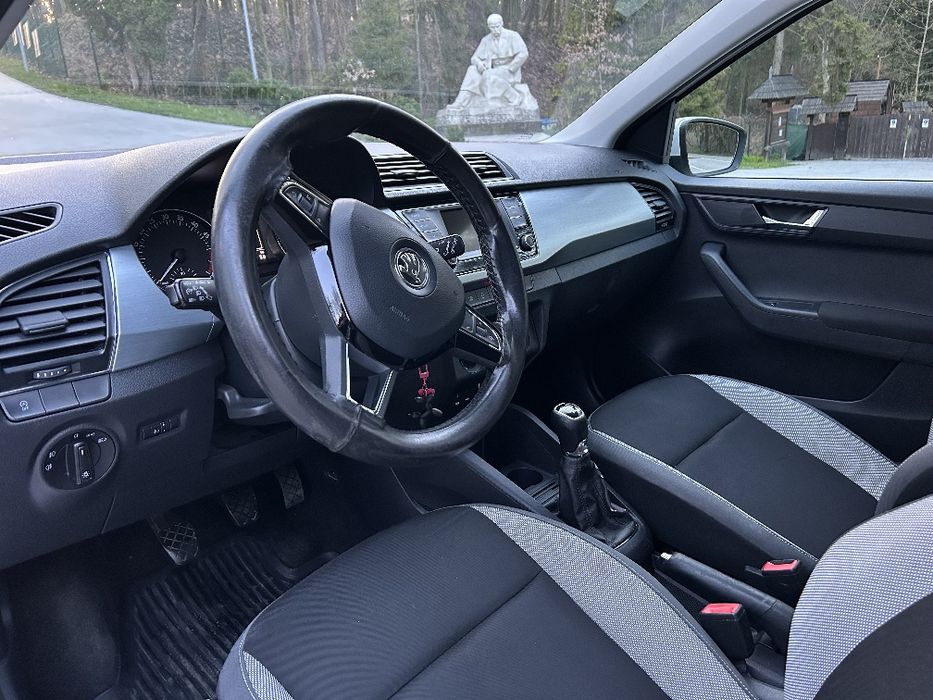 Продам skoda fabia 2015