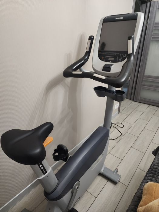 Велотренажер вертікальний професійний Precor