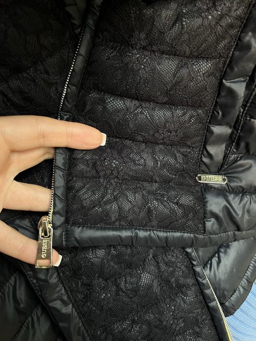 Оригінальна куртка пуховик guess з мереживом / чорна приталена демісезонна куртка гесс s