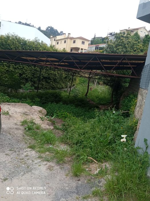 Terreno com casa para restauro