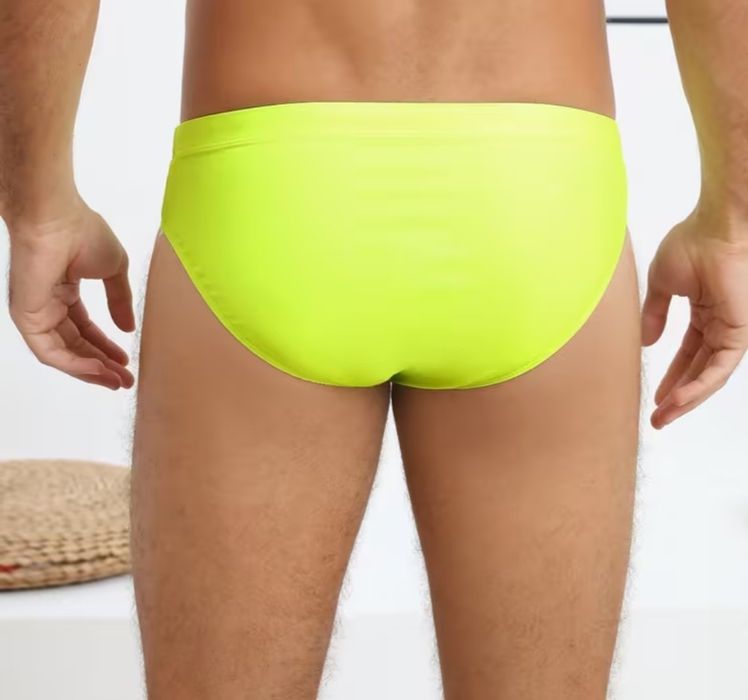 Tanga amarela (de banho)