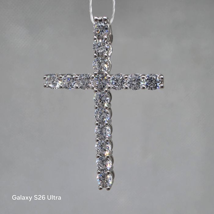 Хрестик з білого золота. Sovissimo. Новий.