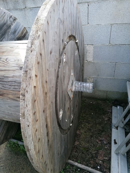 Bobines usadas de madeira