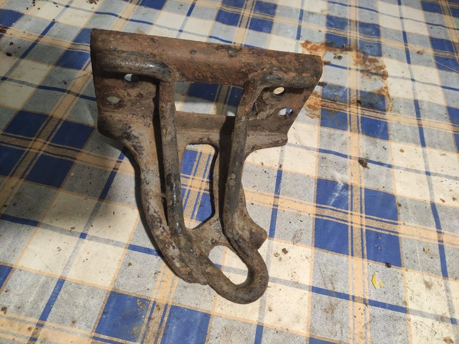 Буксирувальний крюк