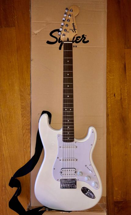 Гитара электро Squier Stratocaster ICSH20026495