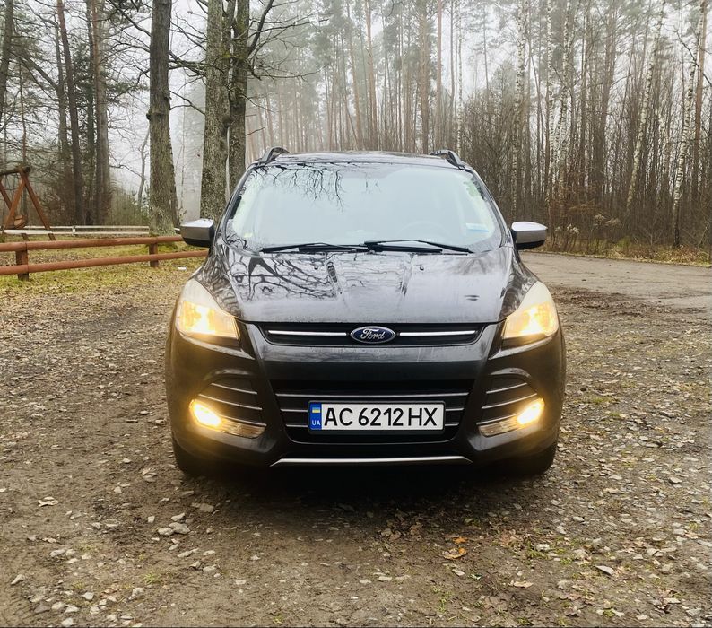 Продам Ford Escape 2014 року з бензиновим турбованим двигуном 1.6 EcoBoost та автоматичною коробкою передач. Повний привід AWD. Автомобіль пригнаний зі США, на ходу, використовується щоденно.

Двигун працює рівно, коробка передач перемикає плавно. Ходова частина без критичних зауважень. Салон охайний, не прокурений.

Кузов у нормальному стані, знизу є незначні сліди корозії, без дір і критичних пошкоджень. Авто відповідає своєму віку.

Комплектація: клімат контроль, круїз контроль, електросклопідіймачі, електродзеркала, мультимедіа, ABS, ESP, подушки безпеки.

Можливий огляд. Торг біля авто.