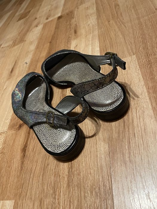 Buty z odkrytą piętą