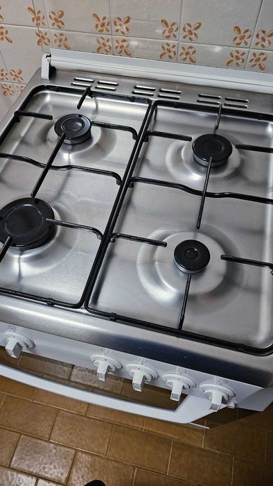 Fogão gás natural Beko 4 bicos, foi limpo