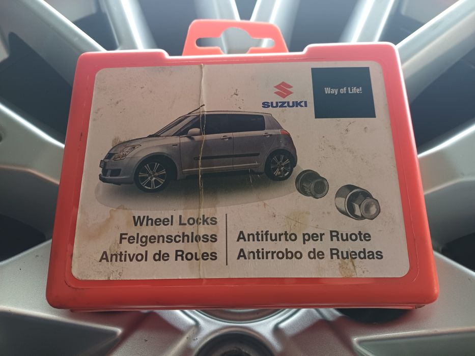 Śruby zabezpieczające do kół OEM Suzuki