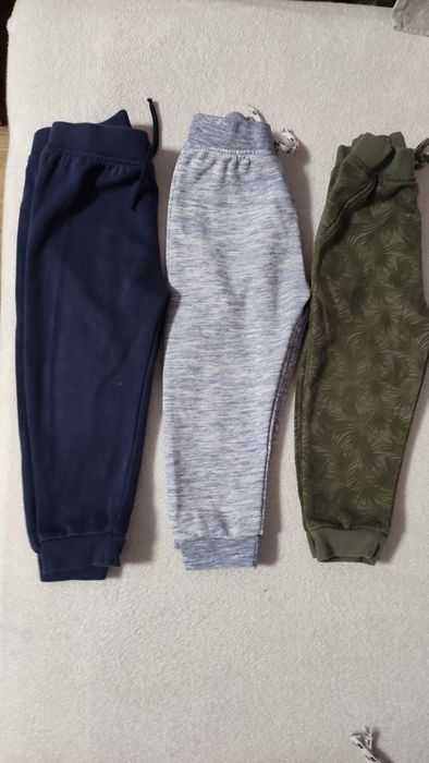 Okazja.Zestaw spodni dresowych roz. 24-36 miesiecy