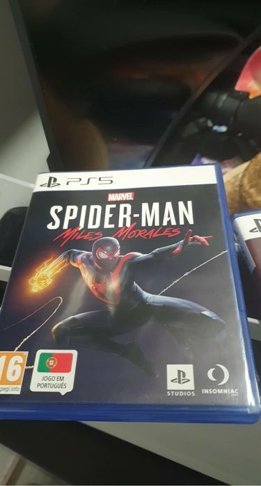 Ps5 fisico 825gb  com ecra 4k 60hz  portatil da G-story  mais um comando e spider man miles morales e spider man 2 em fisico