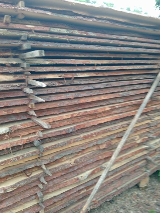 Доска  не обрезная