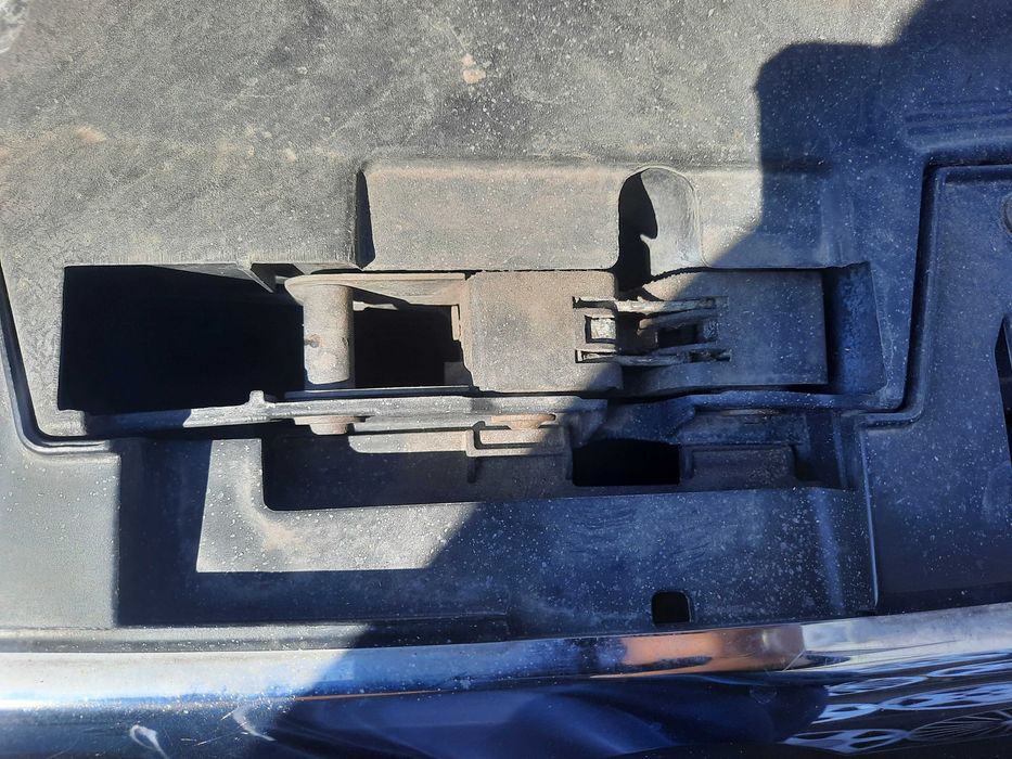 zamek maski Volkswagen Passat B6