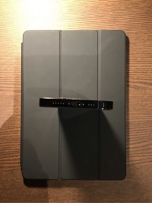 Iphone 14pro com seguro e garantia.