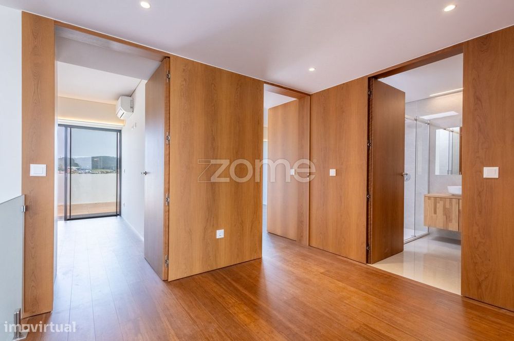 Apartamento T4 Duplex Novo no Prestigiado Edifício Alameda