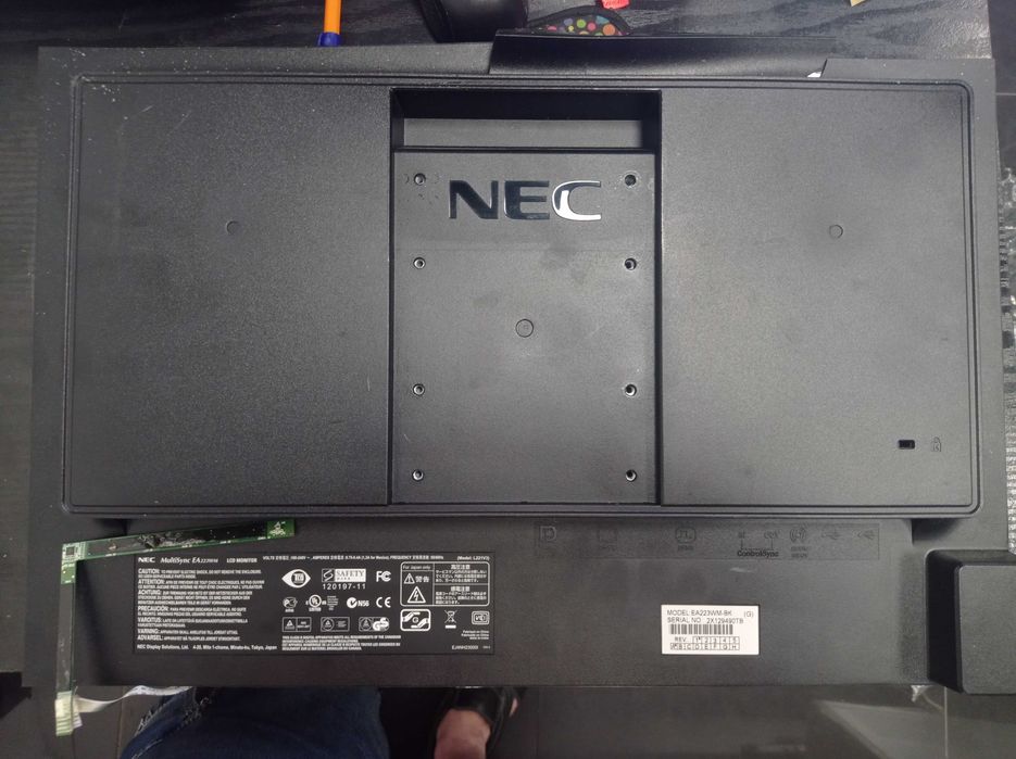 Монитор 22" NEC MultiSync EA223WM