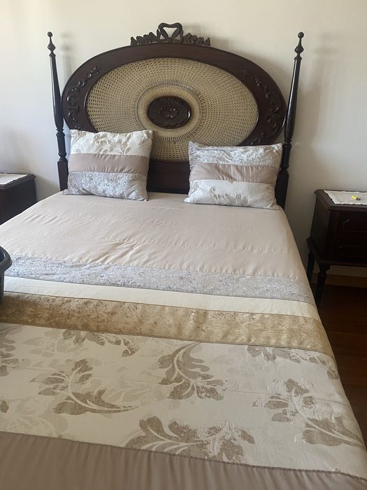 Cama de casal usada antiguidade