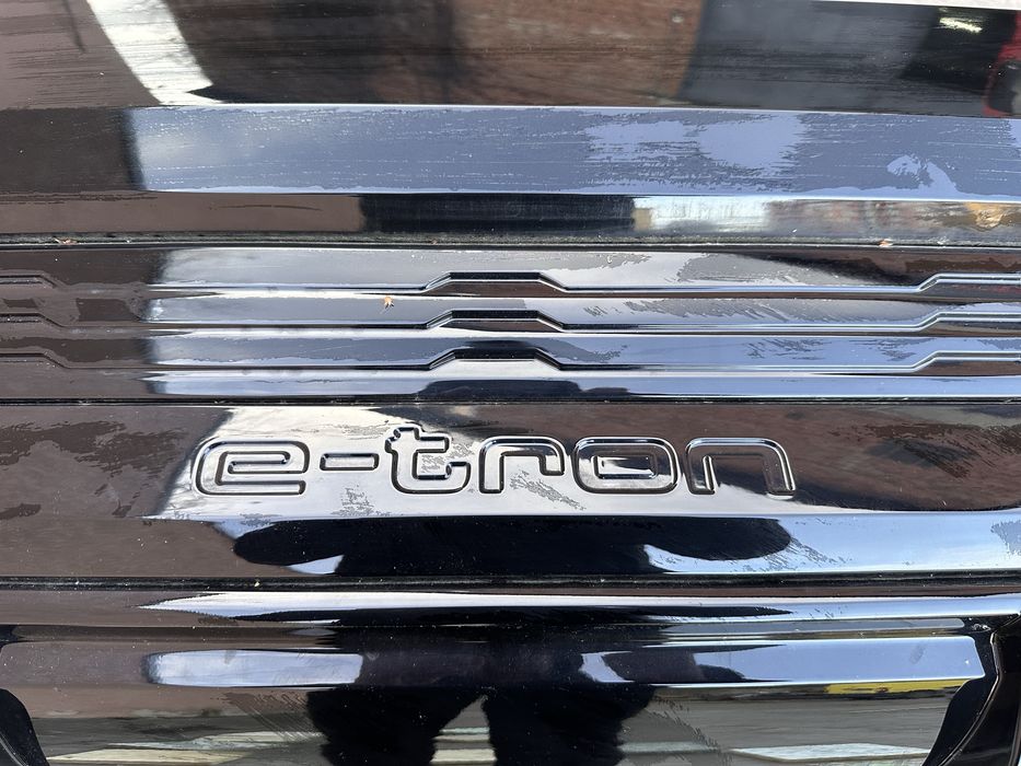 Задний Бампер  Задній Ауді Ку8 Єтрон Етрон Ауди Audi Q8 Etron Губа
