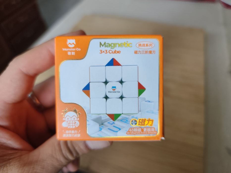 Cubo Mágico 3x3 (GAN) Monster Go Magnetic (Novo)

Cubo 
Cubo Mágico 3x