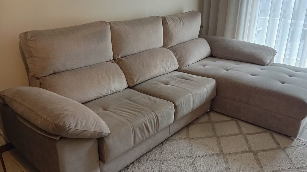 Sofá bege com chaise long, como novo