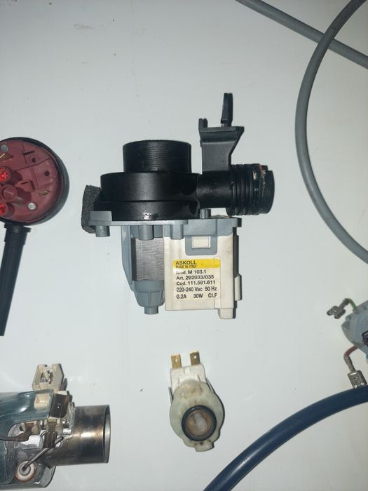 Czesci do zmywarki elektrolux ESF43010