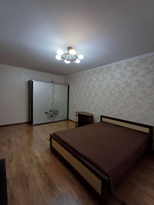Продаж 2-к квартири, вул. Академіка Сахарова цегляний будинок