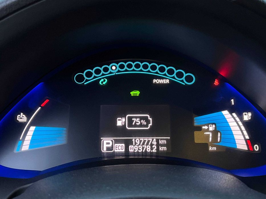 Продам Nissan Leaf 2013
