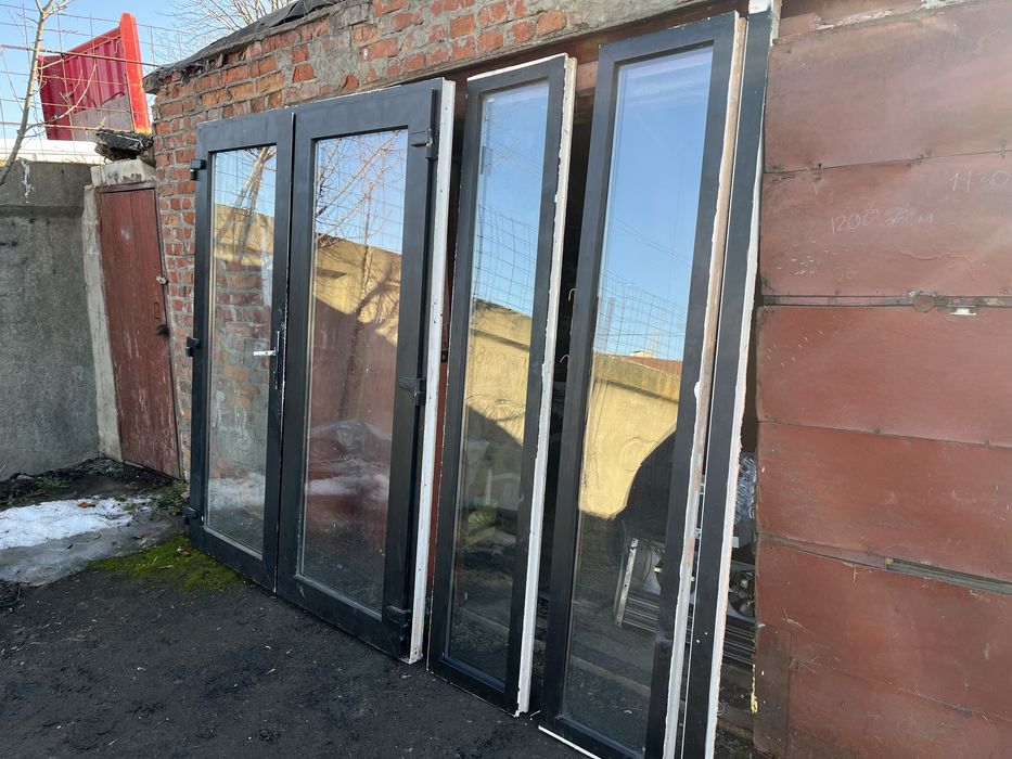 Двері металопластикові скляні
