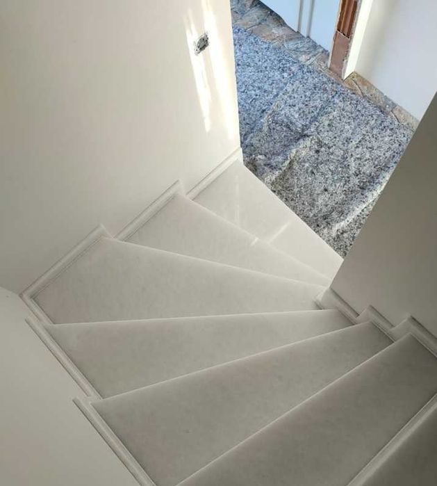 Schody wewnętrzne z konglomeratu kwarcowego. NISKA CENA!