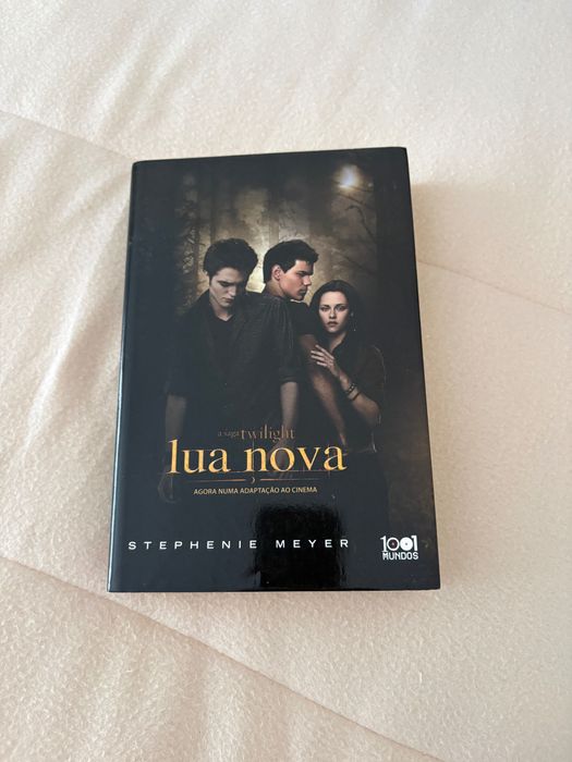 Livro “Lua Nova”464742572685404160