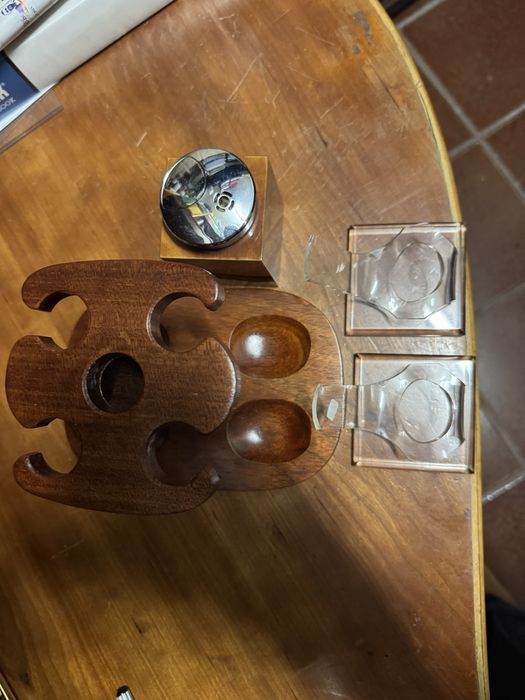 Conj. suportes cachimbos + isqueiro secretária