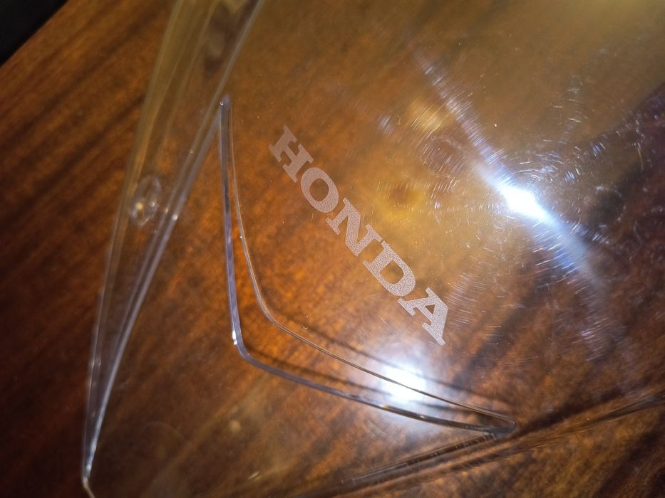 Продам оригінальне вітрове скло Honda