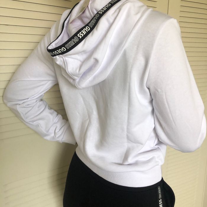 Guess bluza biala z kapturem roz M