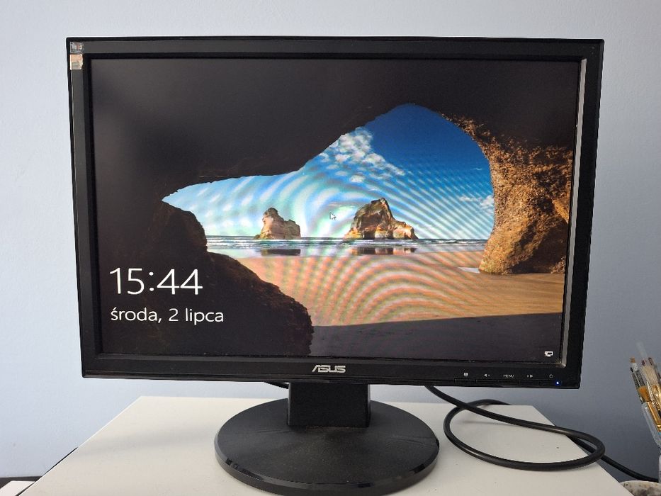 2 monitory Asus VW193D-B