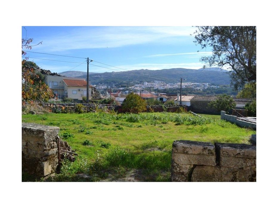 Moradia Em Pedra Com Vistas Para A Serra Da Estrela Santiago Seia