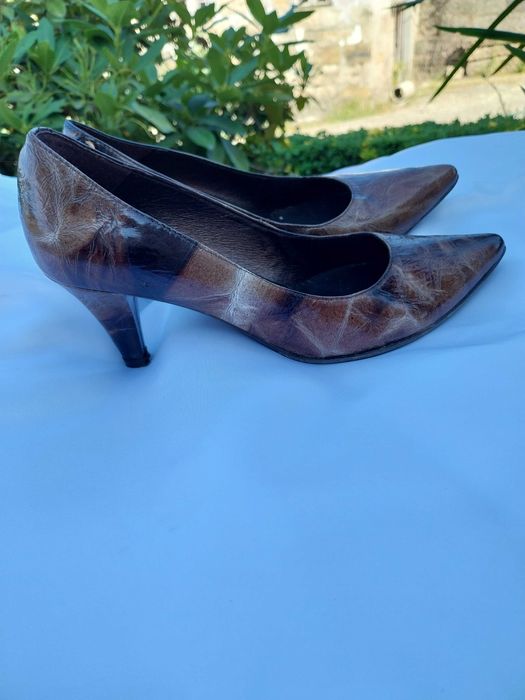 Sapatos em Pele castanhos