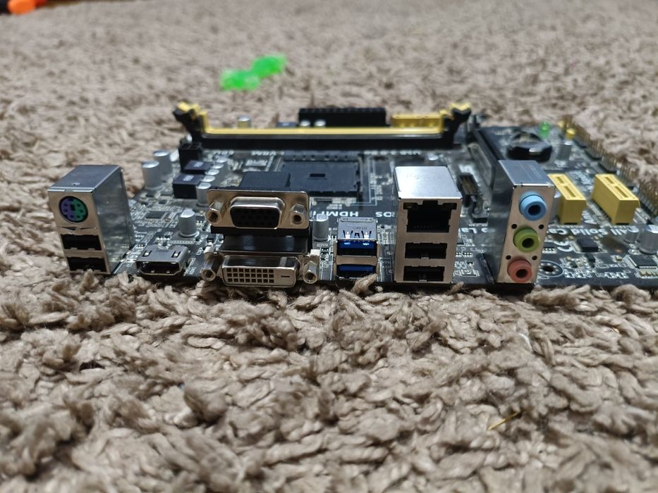 Материнская плата ASUS