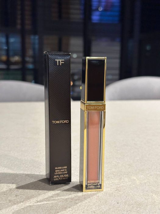 Зволожуючий блиск для губ TOM FORD Gloss Luxe