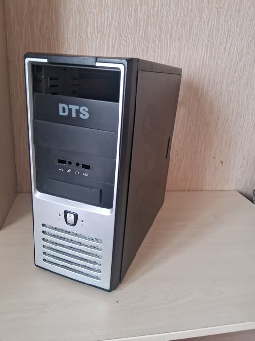 Корпус для ПК, чорного кольору