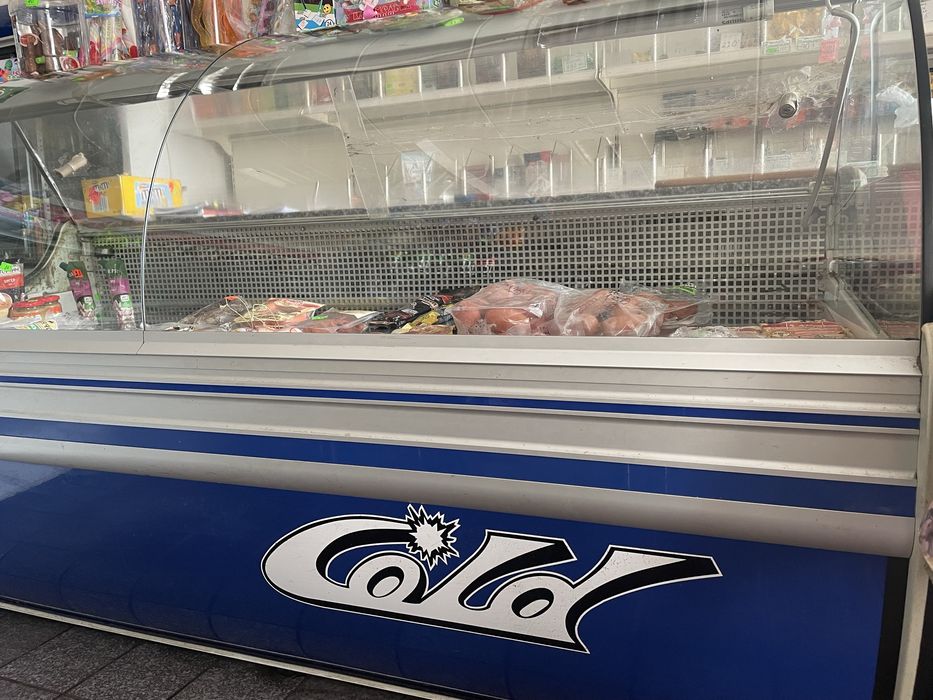 Холодильна вітрина