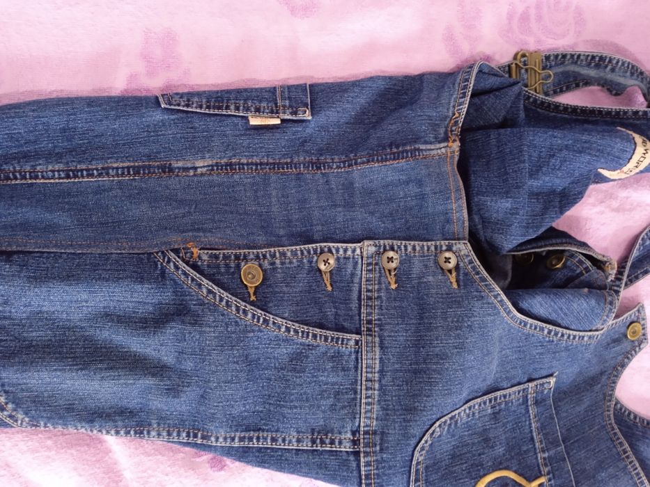 Продаю джинсовий комбінезон для вагітних.