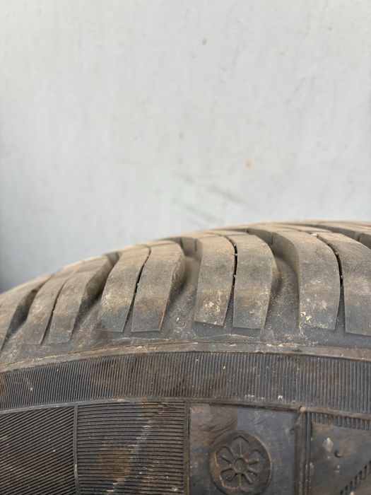 Всесезонная резина Triangle 195/65 R15 + Диски Renault 4x100 R15