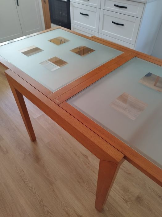 Mesa extensível de madeira maciça + vidro