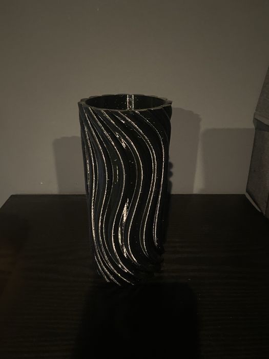 Nowoczesny wazon 3D – 19 cm – biały i czarny