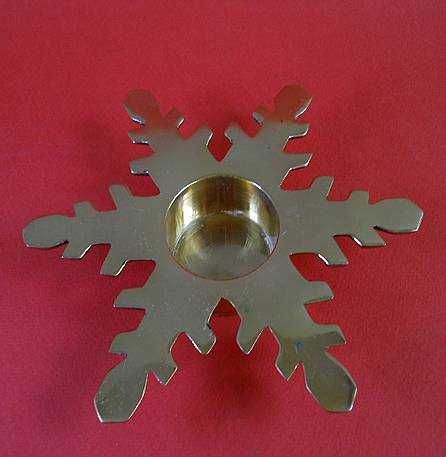 Три латунных подсвечника в форме снежинок