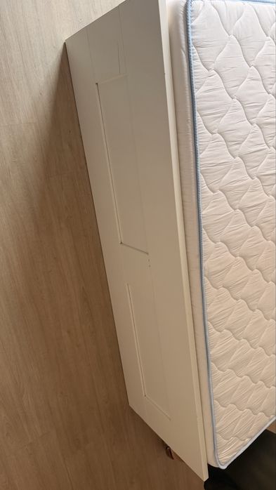 Cama branca + colchão