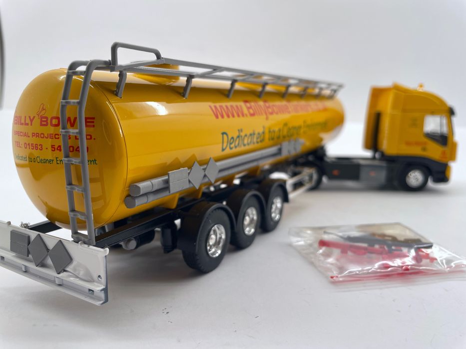 Camion IVECO STRALIS vert CITERNE produits inflammables 1/43